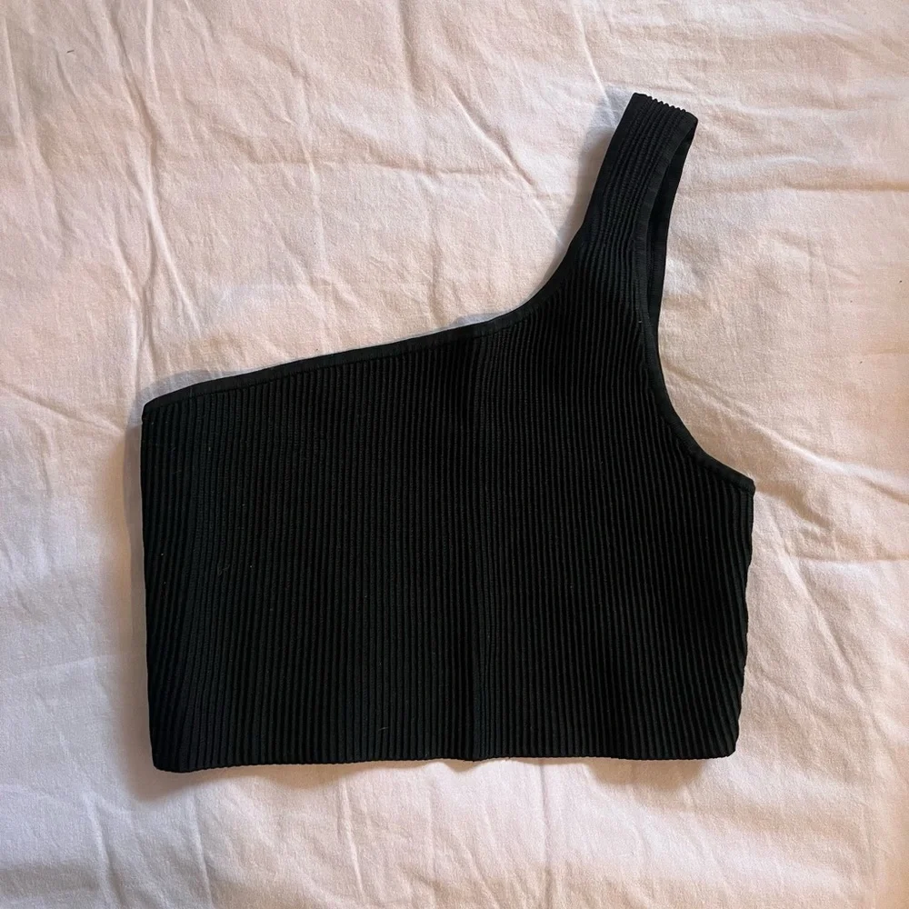 Aritzia Babaton Sculpt Knit Black One-Shoulder Women's Top - Picture 3 of 5